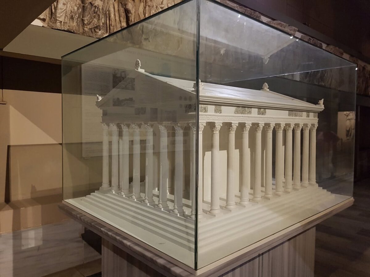 Maqueta del templo de Hékate. Museo Arqueológico de Estambul. Fotografía: Turkish Archaeological News.